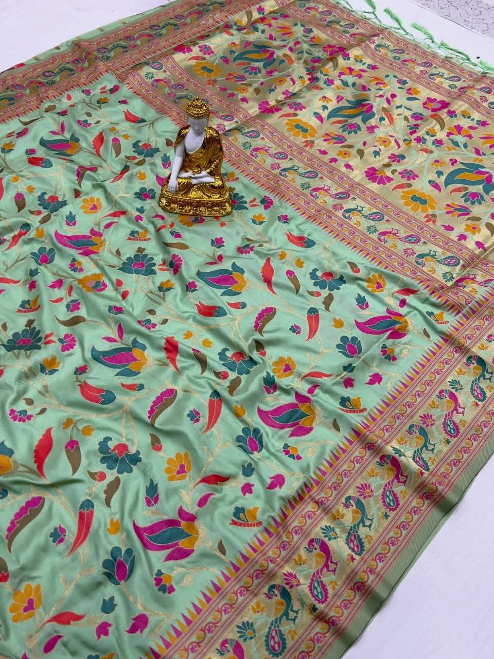 Unique Handpicked Design. Silk saree