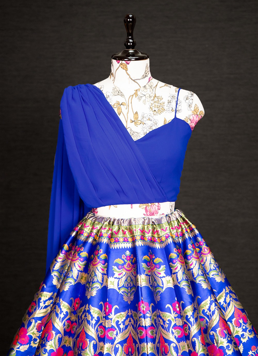 Step into with our best lehenga weaved perfectly and beautifully crafted with Banarasi design detailing. This look is perfect of all your shaadi season styles be it sangeet, pooja, kitty parties or brunches.