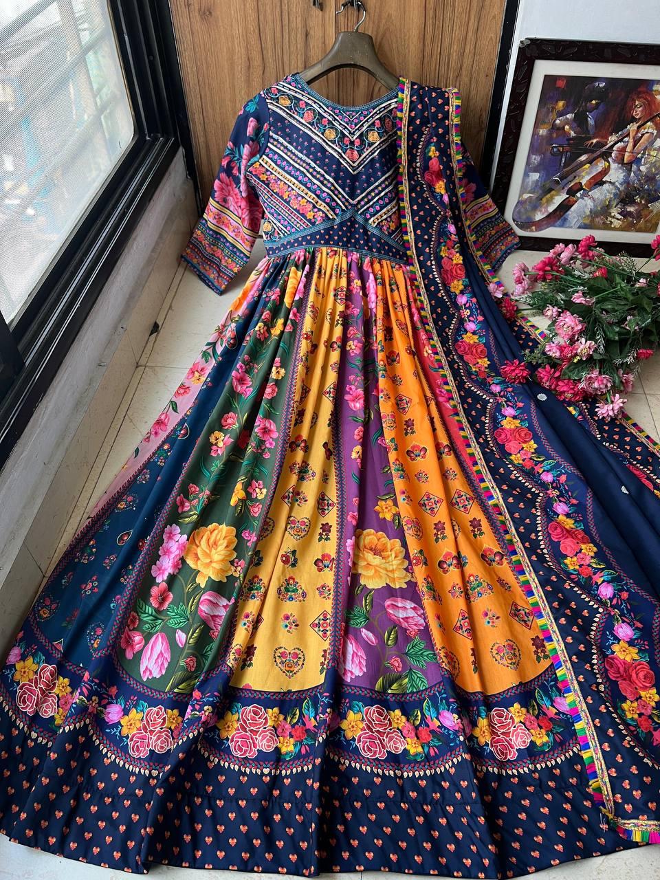 PRESENTING NEW #ADITIRAOHYDARI FROM #Heeramandi INSPIRED DESIGNER PRINTED GOWN