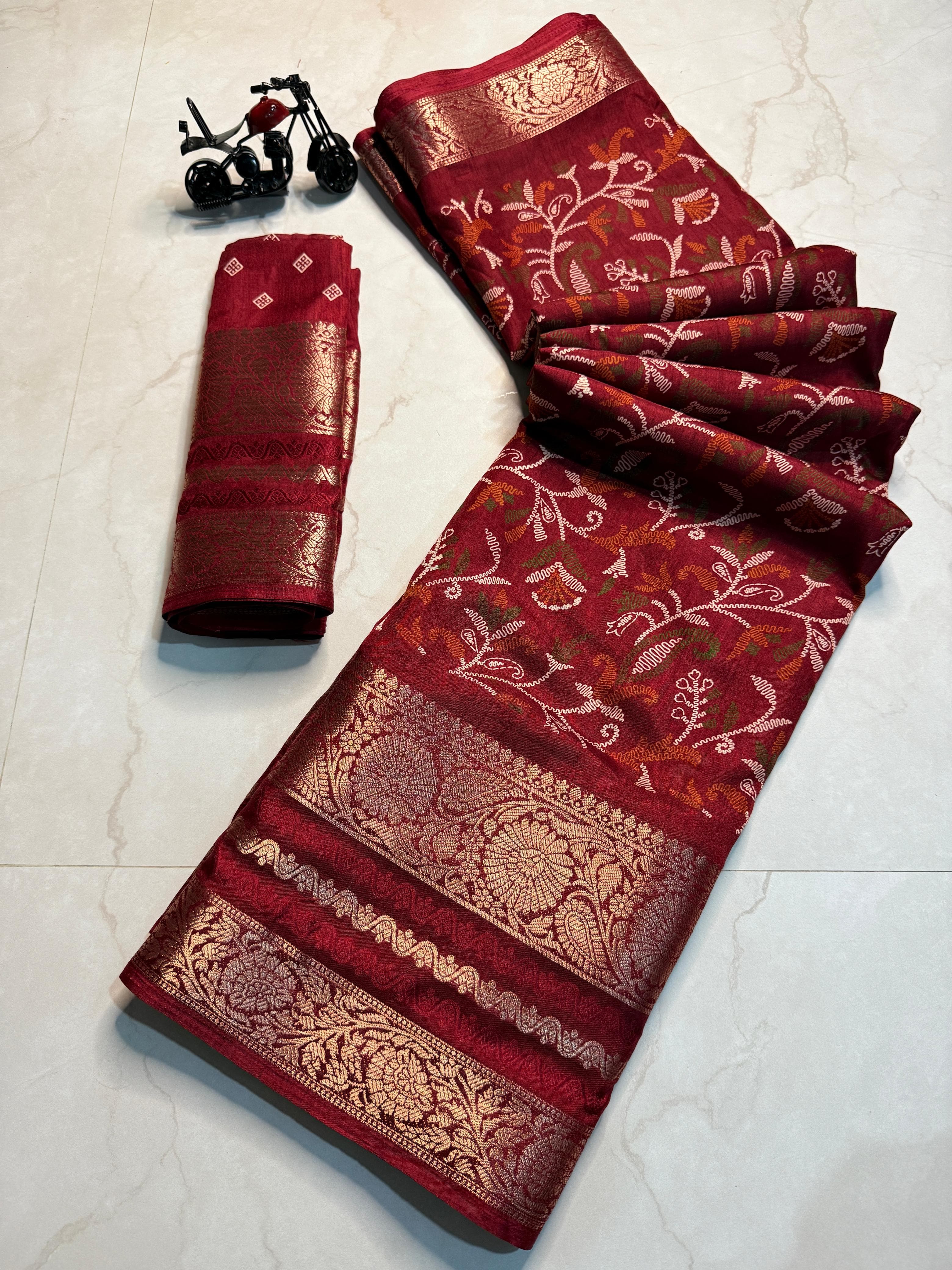 Pure Dola silk with jequrd border..&nbsp;