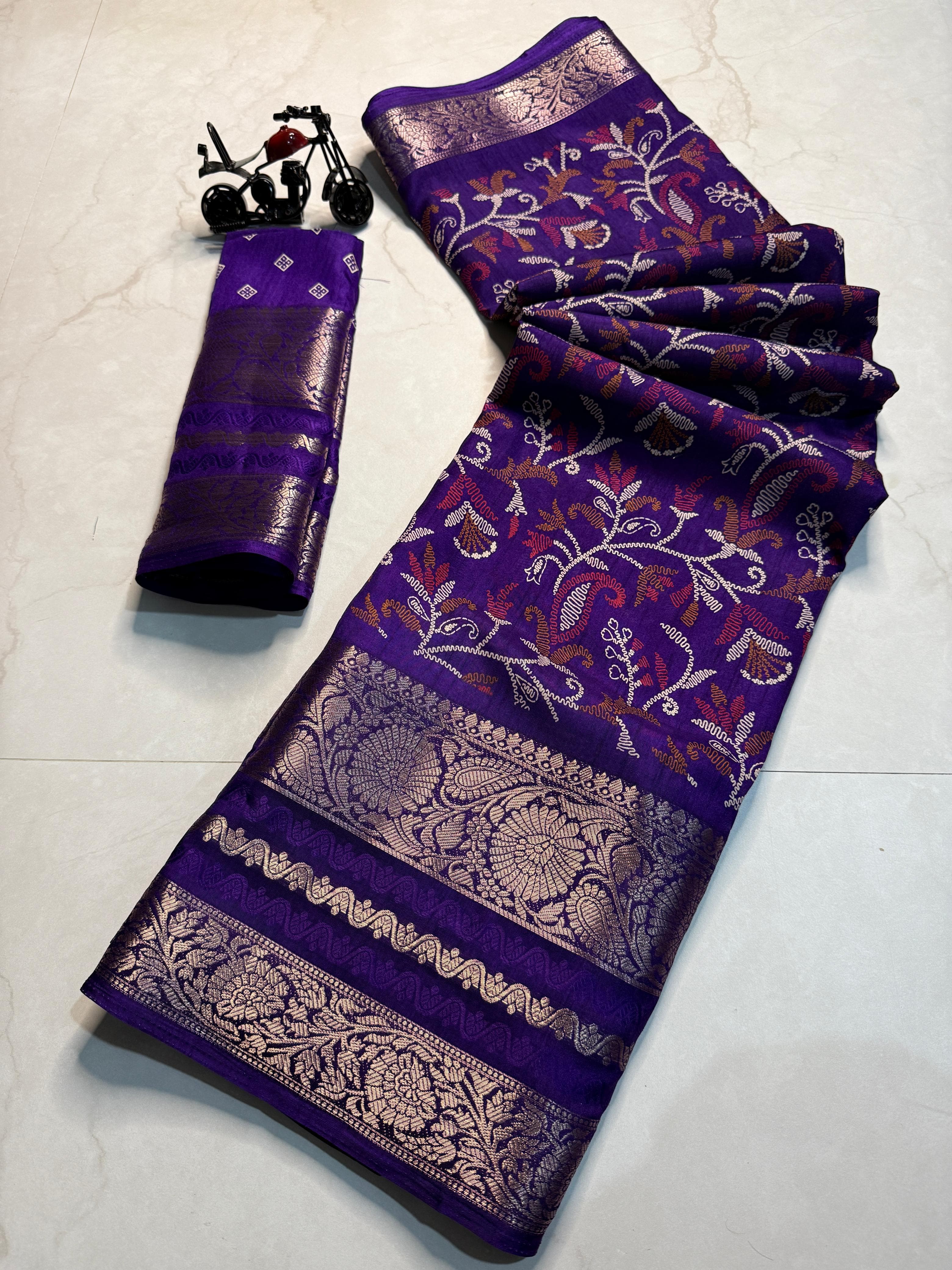 Pure Dola silk with jequrd border..&nbsp;