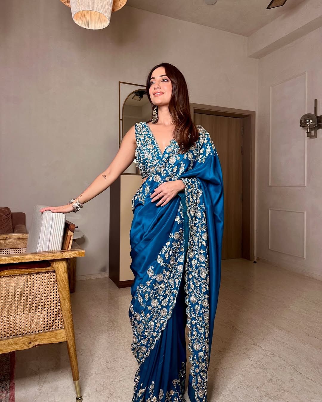 Allure your beauty from within with our just newly in saree which features Rangoli silk fabric