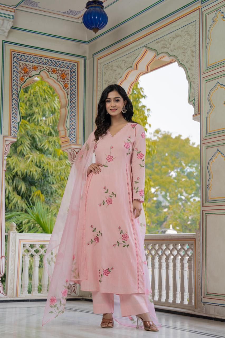 This exquisite 3-piece premium _Mul cotton_ set features intricate floral embroidery 🌸 throughout, offering a blend of elegance and comfort. 💁🏼‍♀️