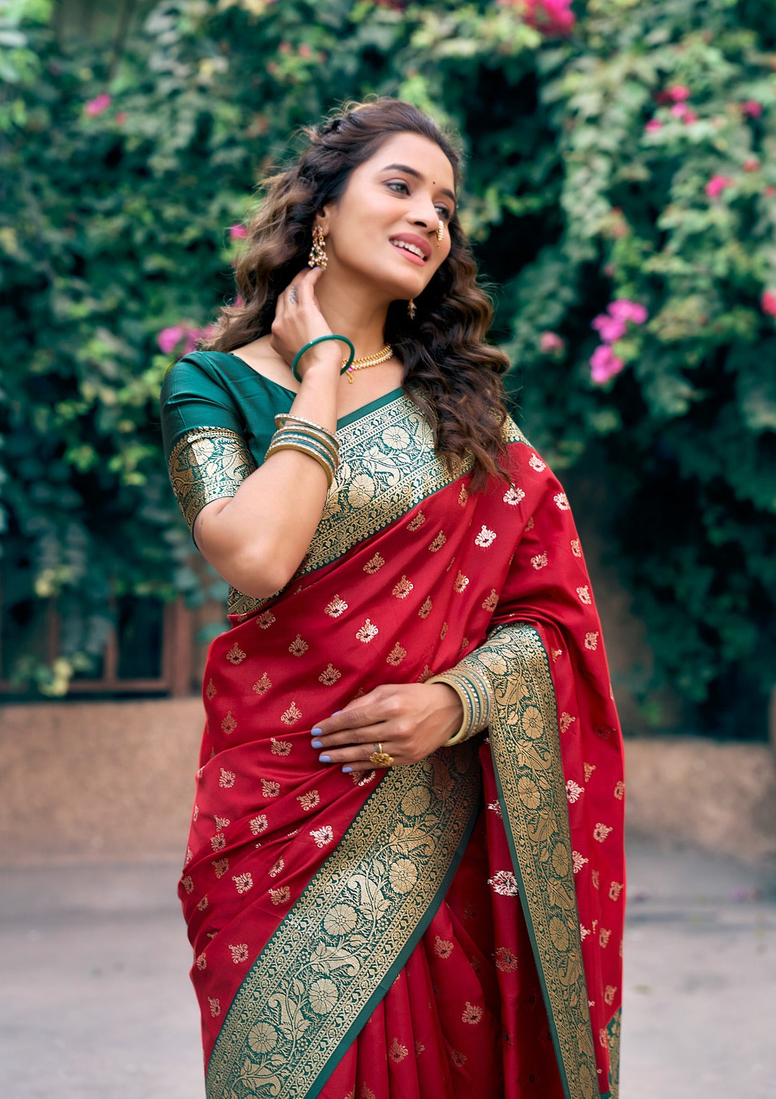 Gobuni's Saree 'Feel the Luxury, Wear the Legacy.'*😍