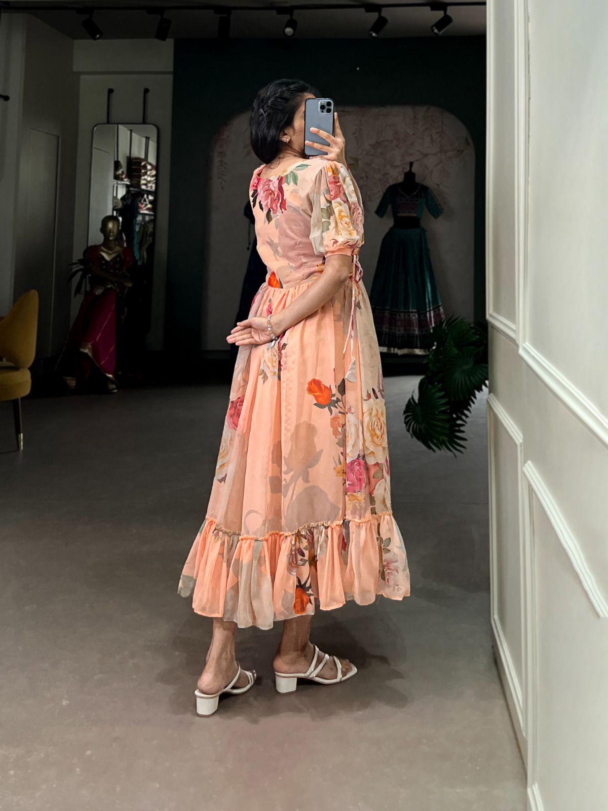 Here's Presenting you a fresh and perfect vacation look maxi 😀 with beautiful floral print 🥰&nbsp;&nbsp;