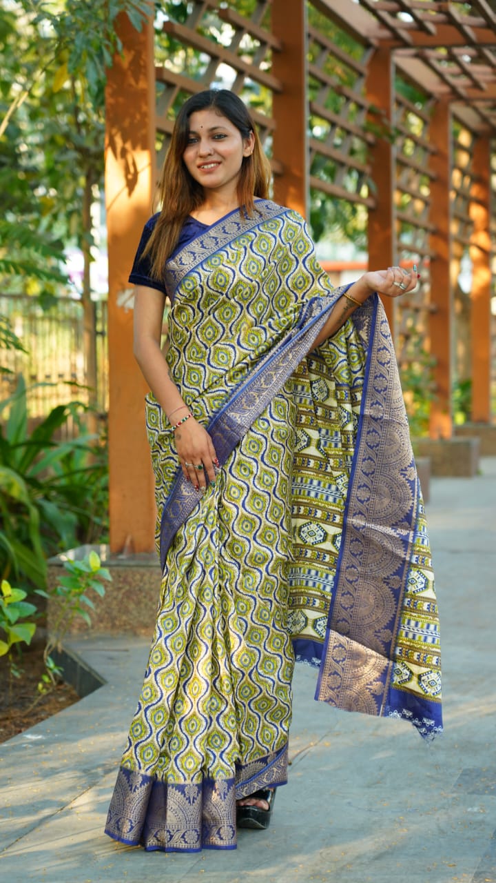 soft dola silk saree with jequrd boder beutiful kamkari saree*