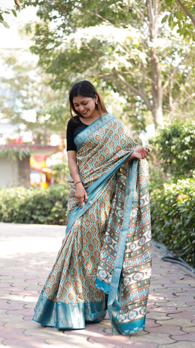 soft dola silk saree with jequrd boder beutiful kamkari saree*