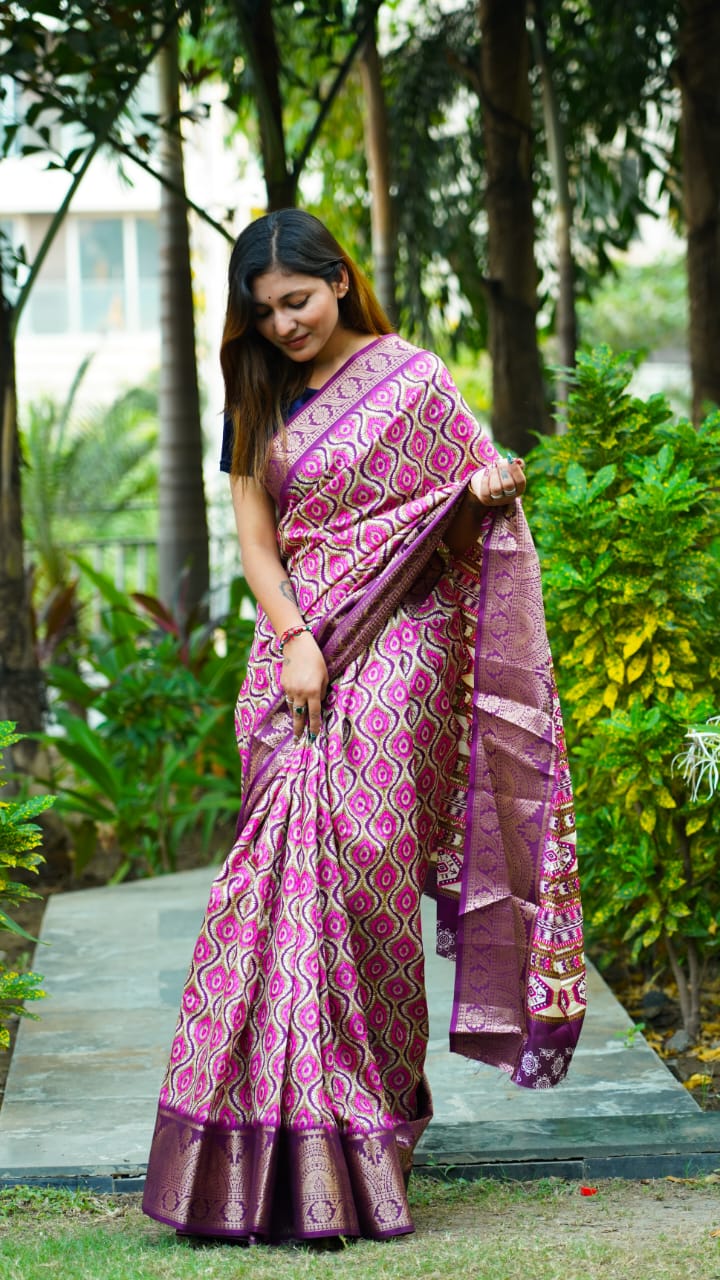 soft dola silk saree with jequrd boder beutiful kamkari saree*