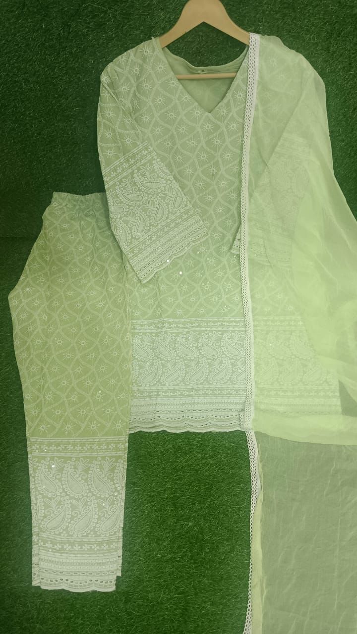 Celebrate &nbsp;the candid &nbsp;femininity with green colour chikenkari embroidered &nbsp;Kurta set