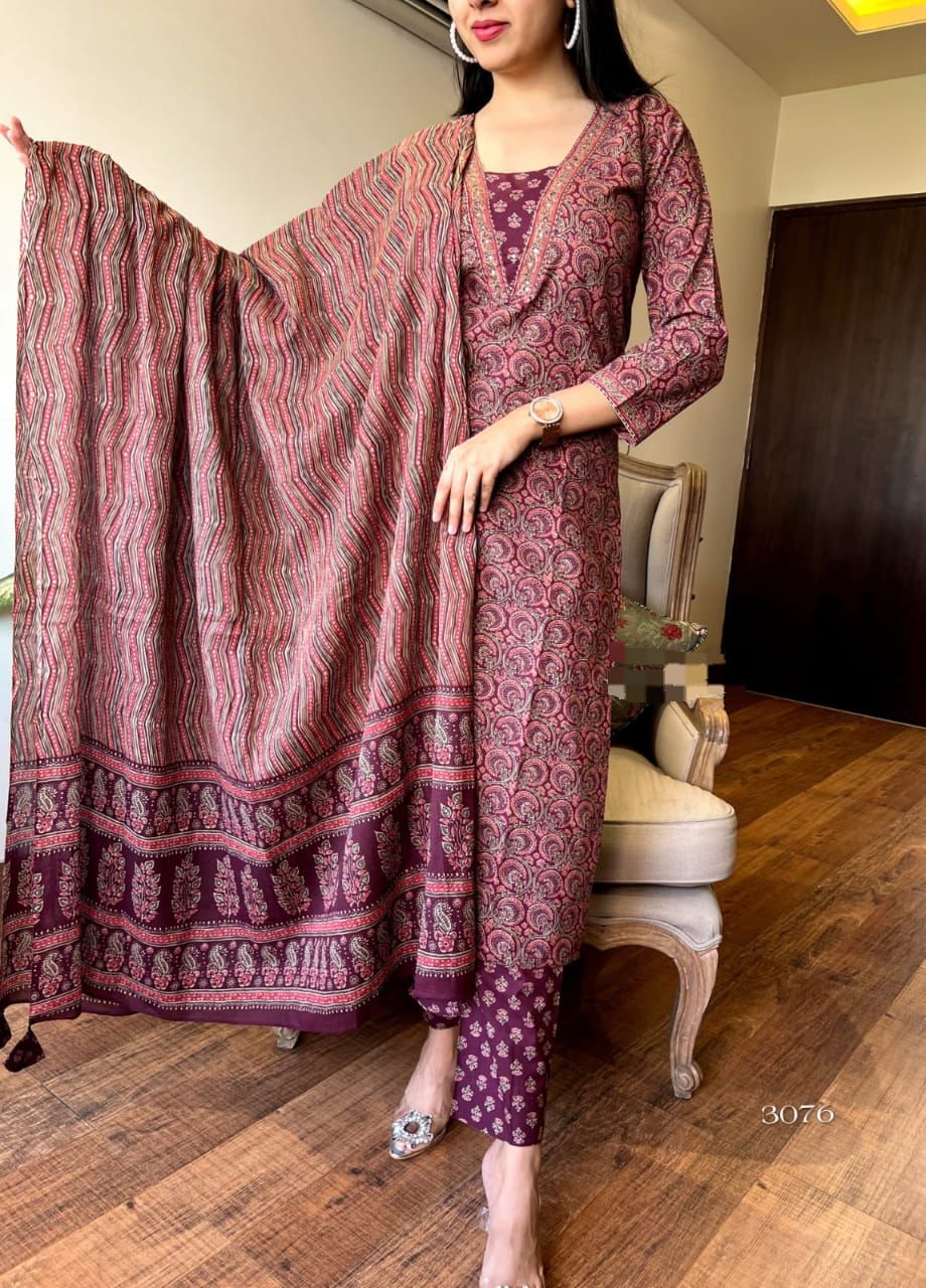 hand block ajrak printed design for a eye-catchy and sophisticated look. hand block ajrak print cotton v neck